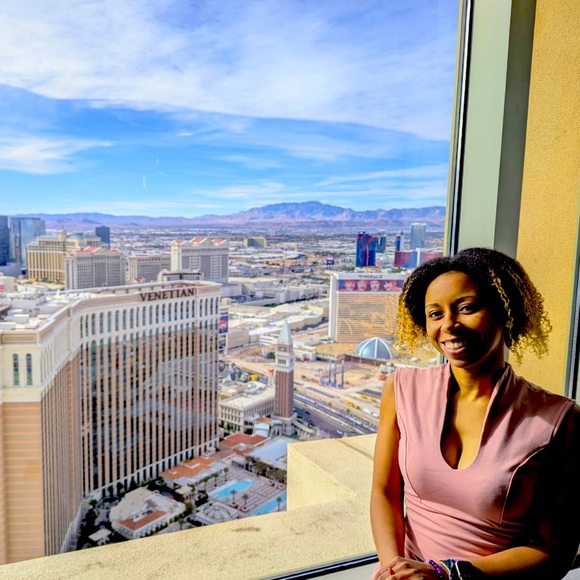 Louis Vuitton Handbags - Meet your seller/buyer💜💜